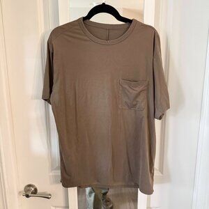 Lululemon Men’s Short Sleeve Pocket T-Shirt – Size L